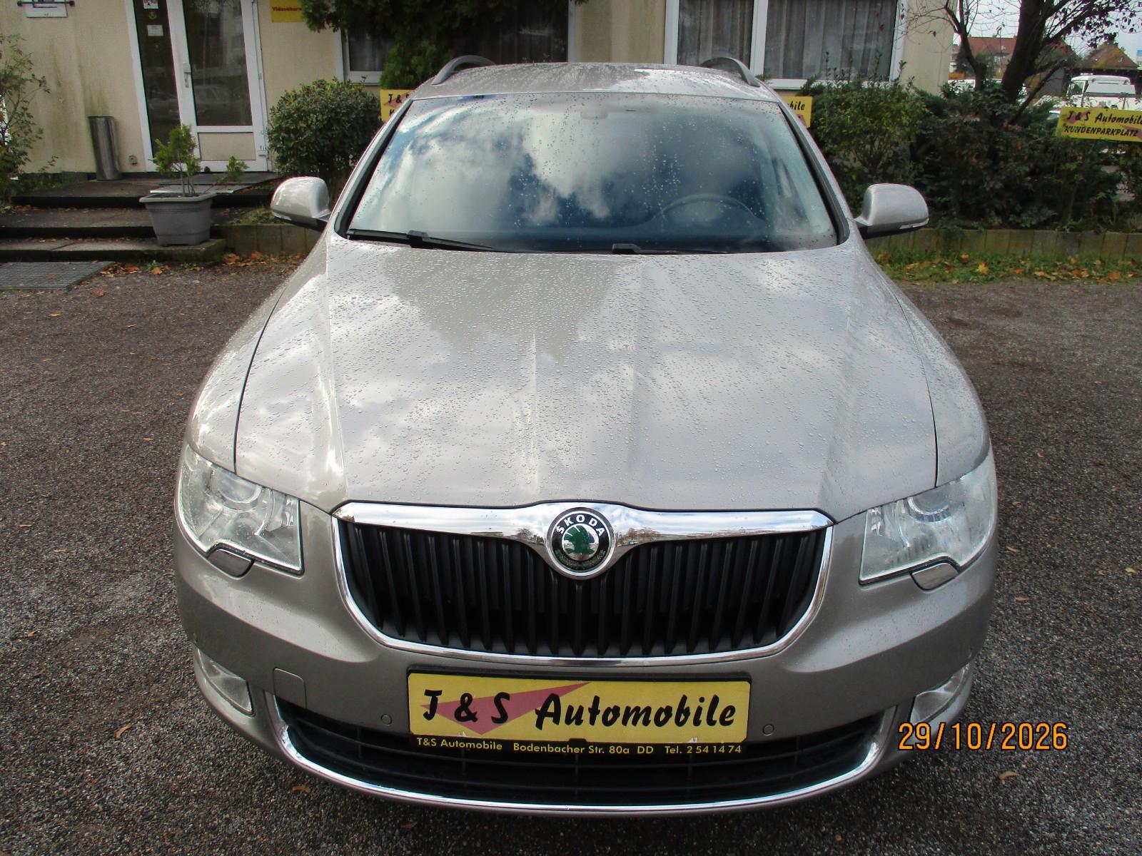 Skoda Superb 2013 — rear view