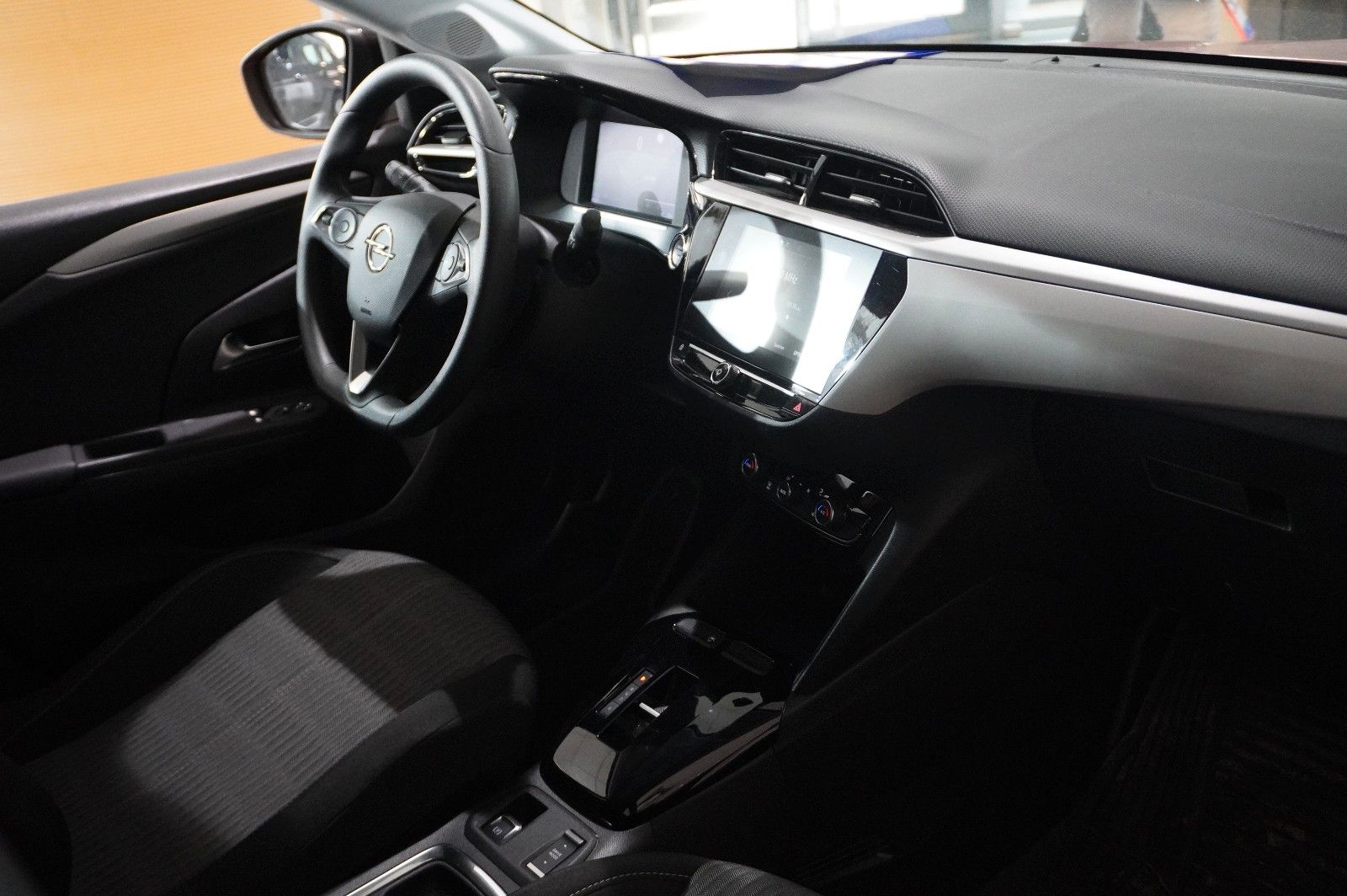 Fahrzeugabbildung Opel Corsa-e F EDITION 7KW NAVI/VIRT/TEMP/DAB/WÄRMEP.
