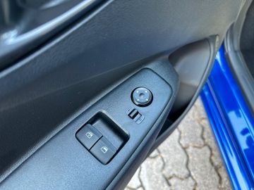 Hyundai i10 1.0 ATM AUTOMAT. SCHALTGETRIEBE TREND + NAVI