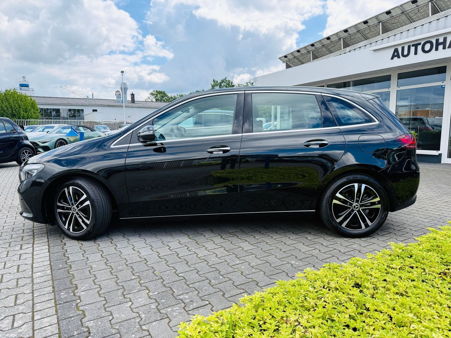 Fahrzeugabbildung Mercedes-Benz B 180 PROGR. PLUS, Autom, LED, AHK, PTS, RFK, Ke