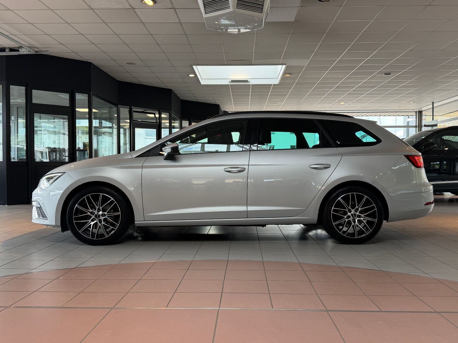 Fahrzeugabbildung SEAT Leon ST FR//ACC/LED/PANORAMA/APPLE-CAR/KAMERA