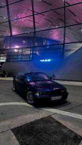 BMW E36 318 I (Individual Montreal blau metallic) - mit Benzin-Antrieb: Cabrio, Metallic