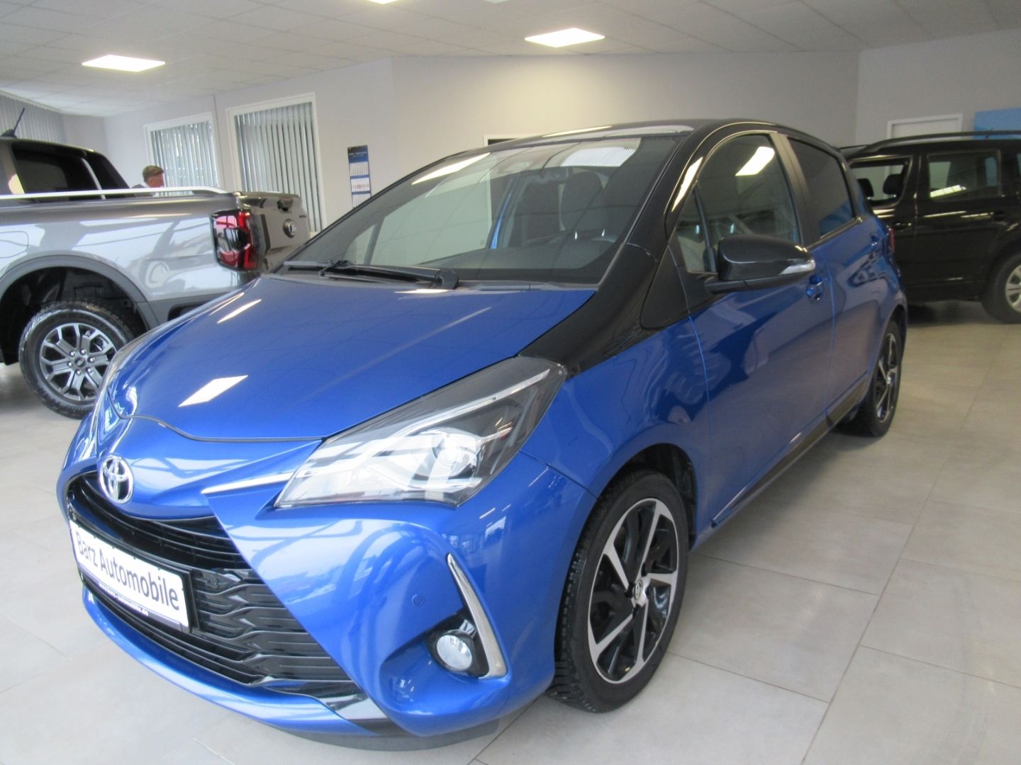 TOYOTA Yaris