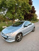 Peugeot 206cc Cabrio AUTOMATIK **TÜV 2027** - Peugeot 206 mit Benzin-Antrieb: Cabrio, Automatik