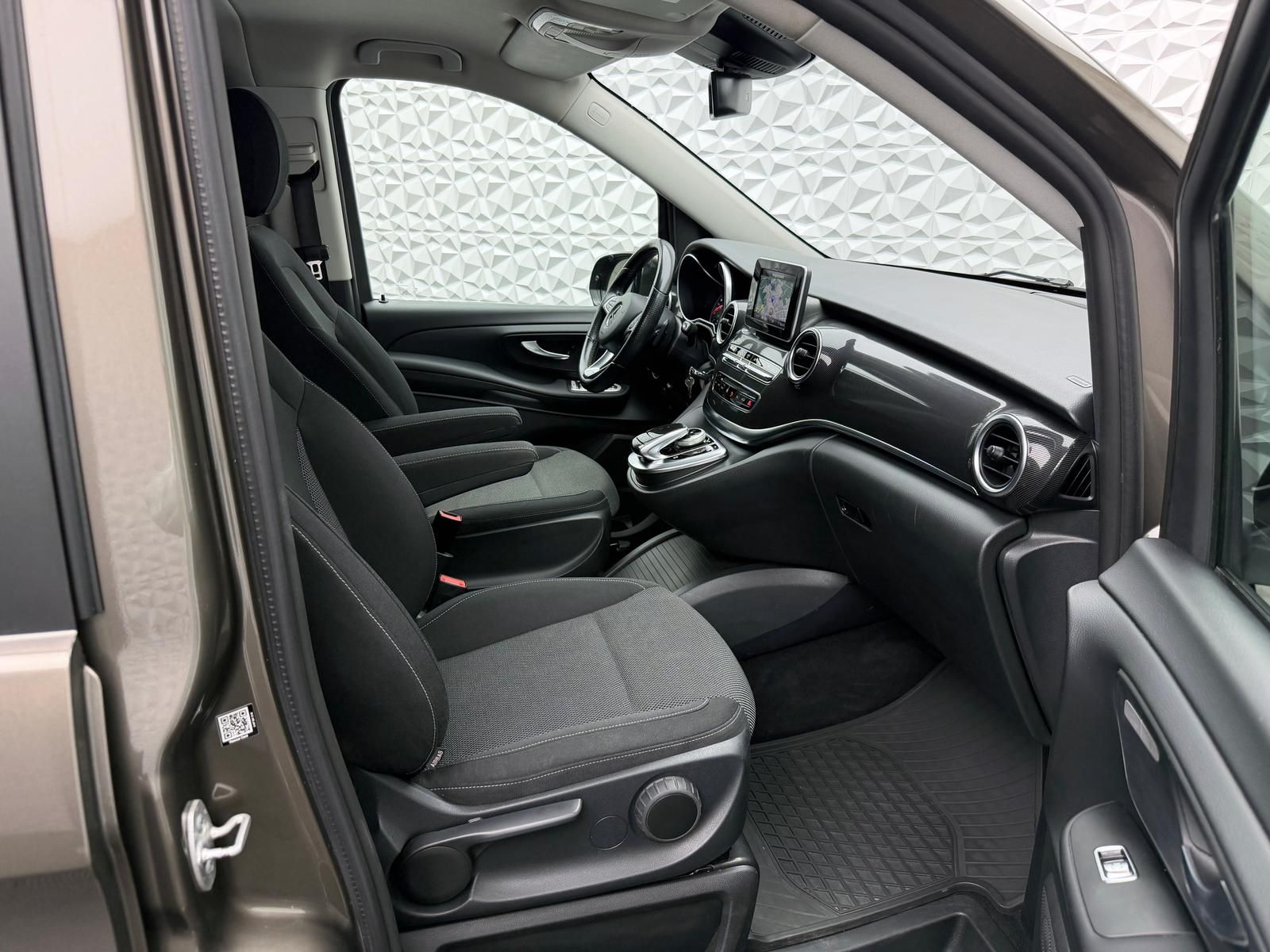 Fahrzeugabbildung Mercedes-Benz V250d 4MATIC*STANDHEIZ*AHK*7SITZE*ILS*3,1t*RCAM
