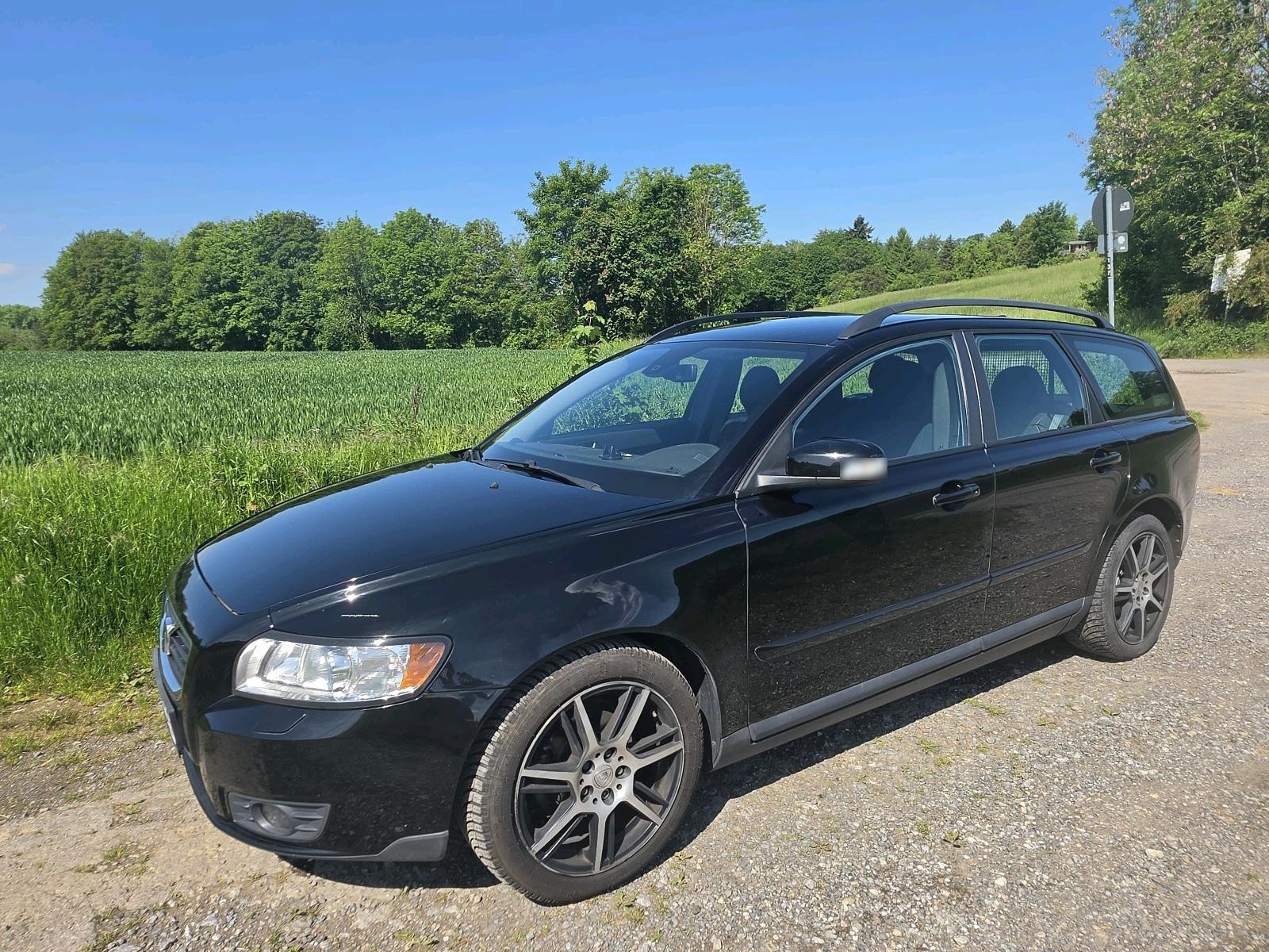 Volvo V50 2010 — interior