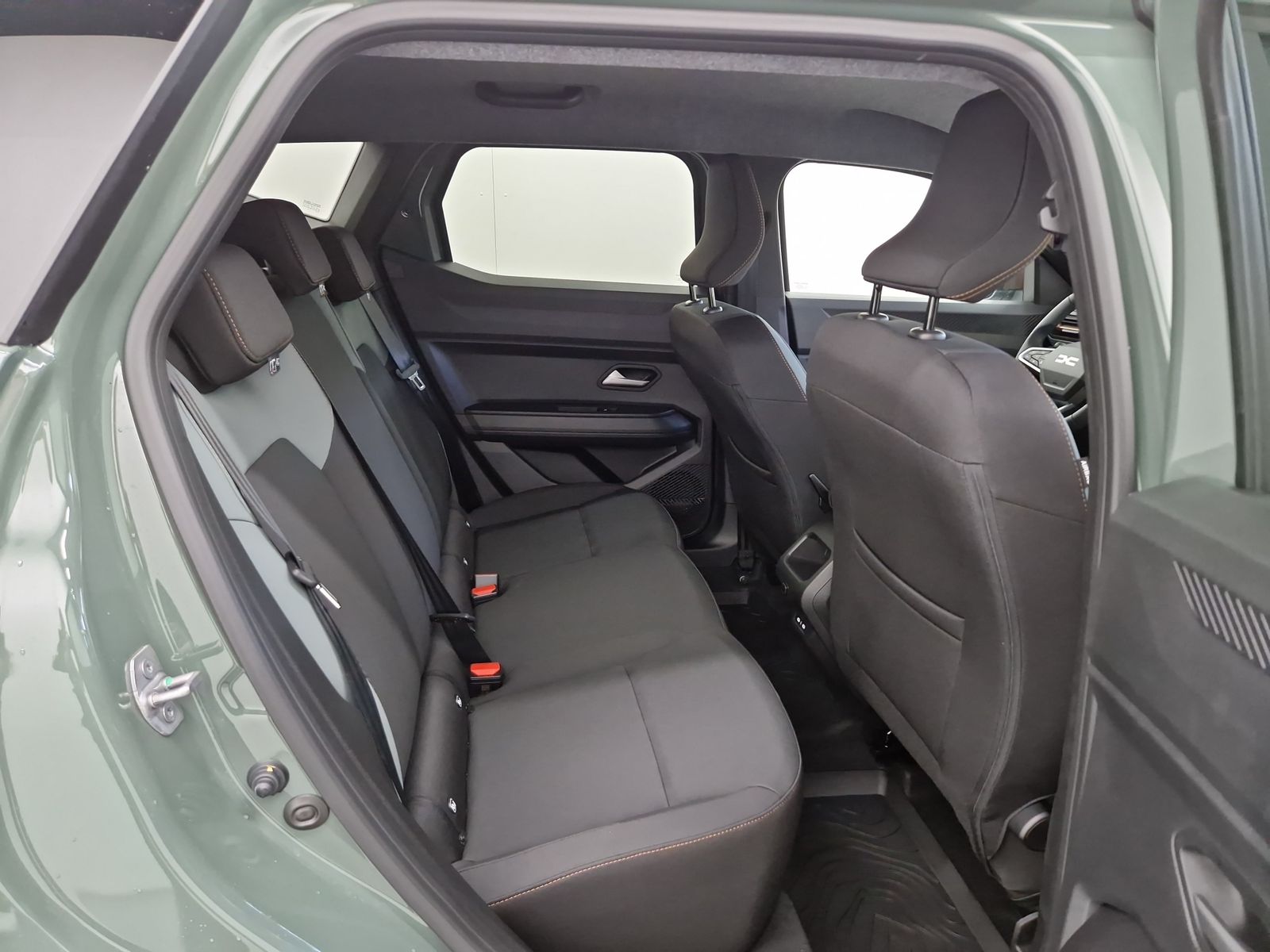 DACIA Duster Extreme Hybrid 155 Winterpaket – Bild 11