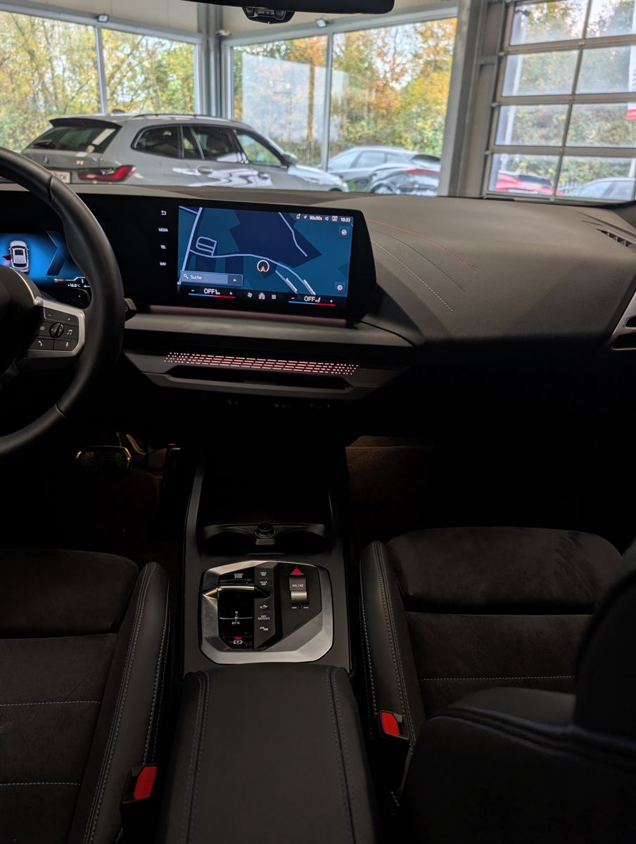 Fahrzeugabbildung BMW 118 d M-Sport Premium Shadow Cam Pano Alcan 18"