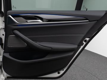Fahrzeugabbildung BMW 520d xD Tour Sport Line Pano H/K Exklusiv Paket