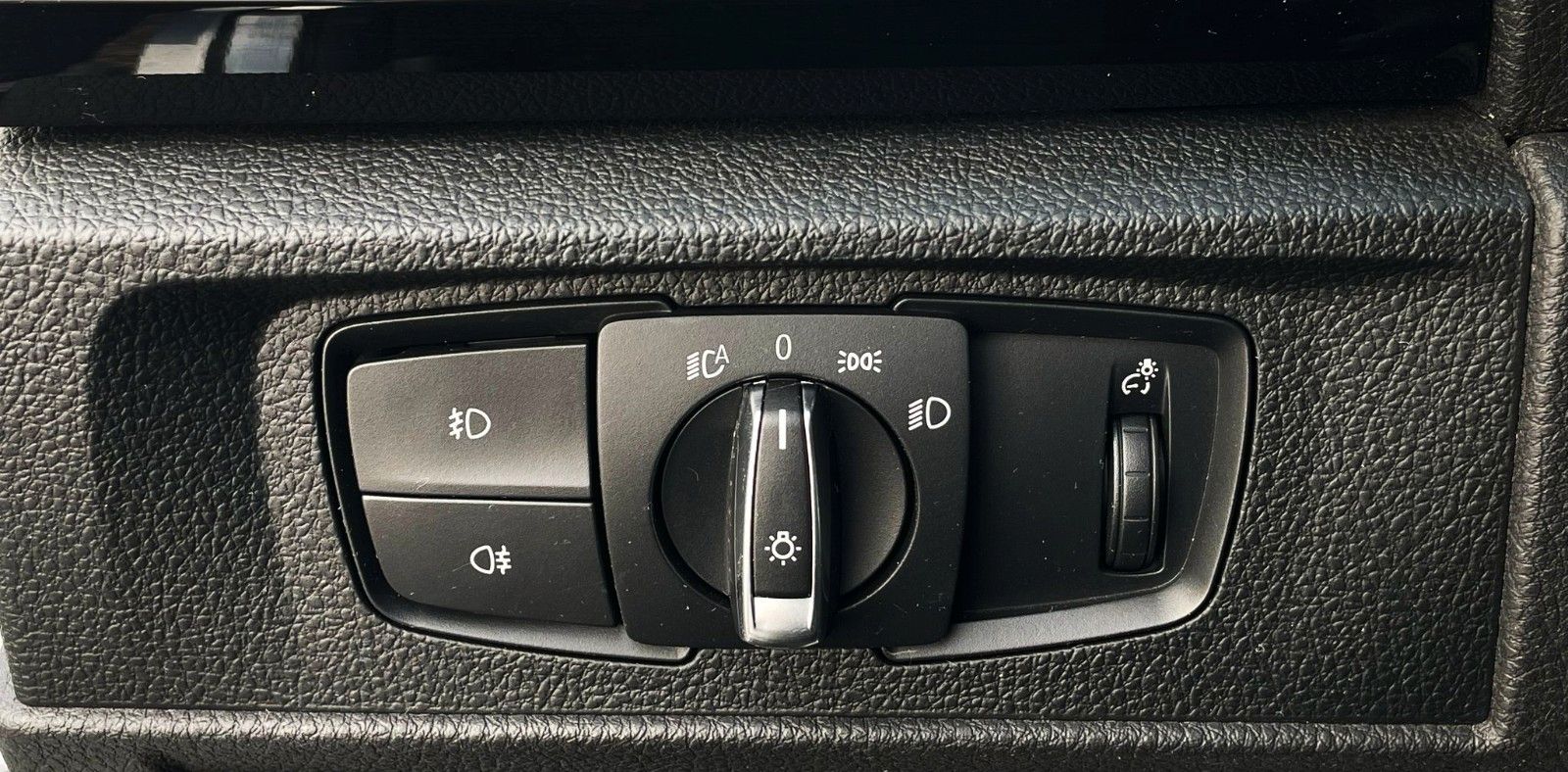 Fahrzeugabbildung BMW 220d Coupe SAG M SPORT PAKET NAVI GSD H&K SOUND