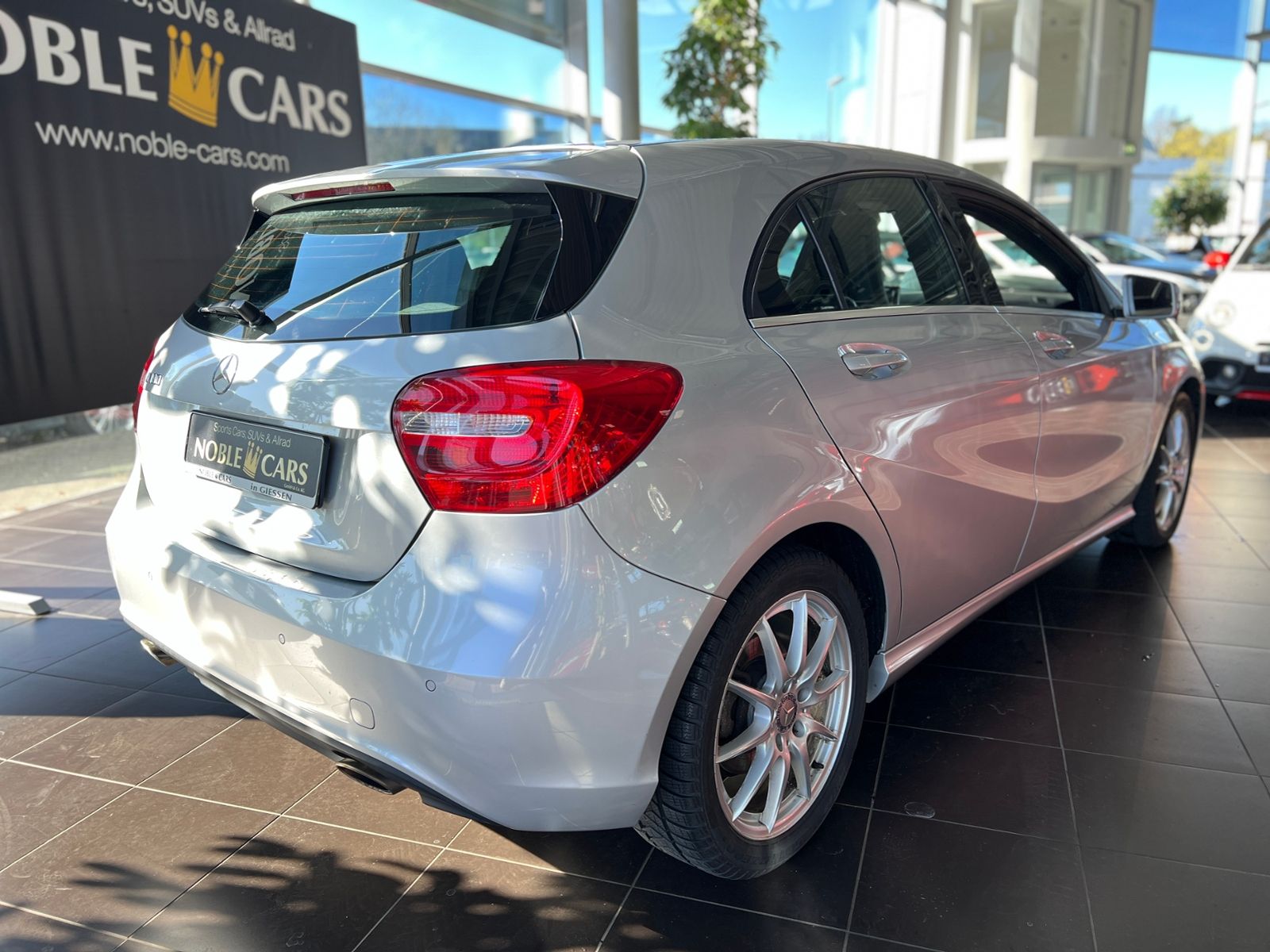 Fahrzeugabbildung Mercedes-Benz A 180 BlueEfficiency KLIMA NAV PDC SHZ ALU
