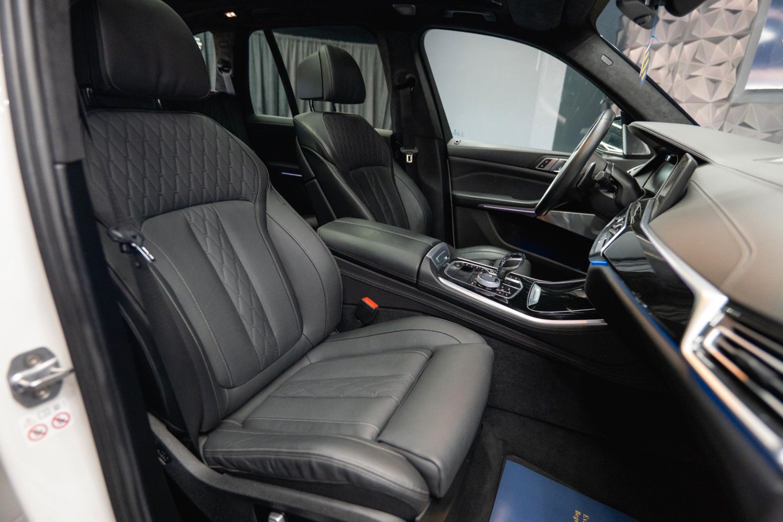 Fahrzeugabbildung BMW X5 M50i Shadow Line | ACC | Pano | Laser | Sky