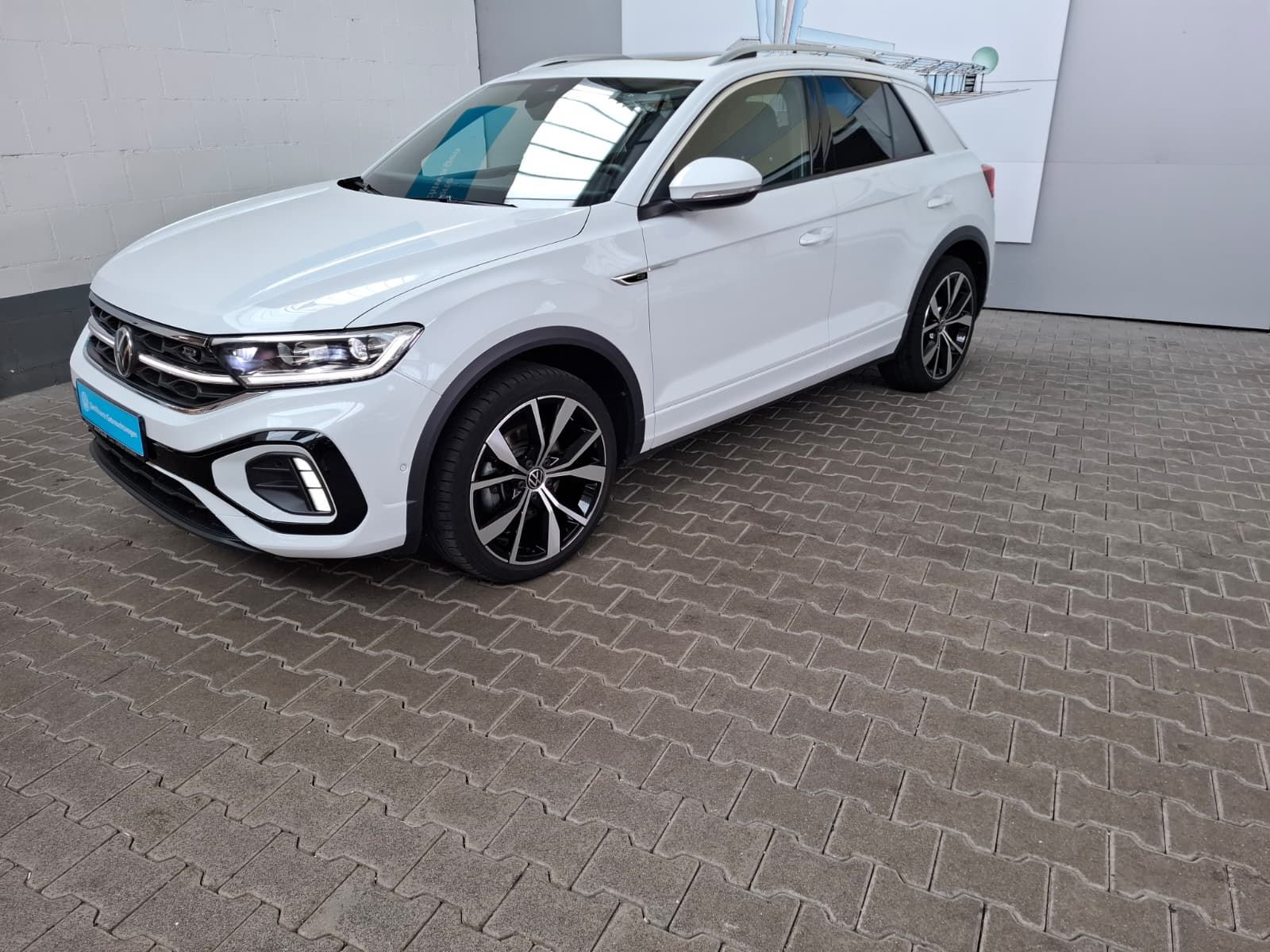 Fahrzeugabbildung Volkswagen T-Roc R-Line 2,0 TDI DSG 4Motion + IQ.Drive+Navi