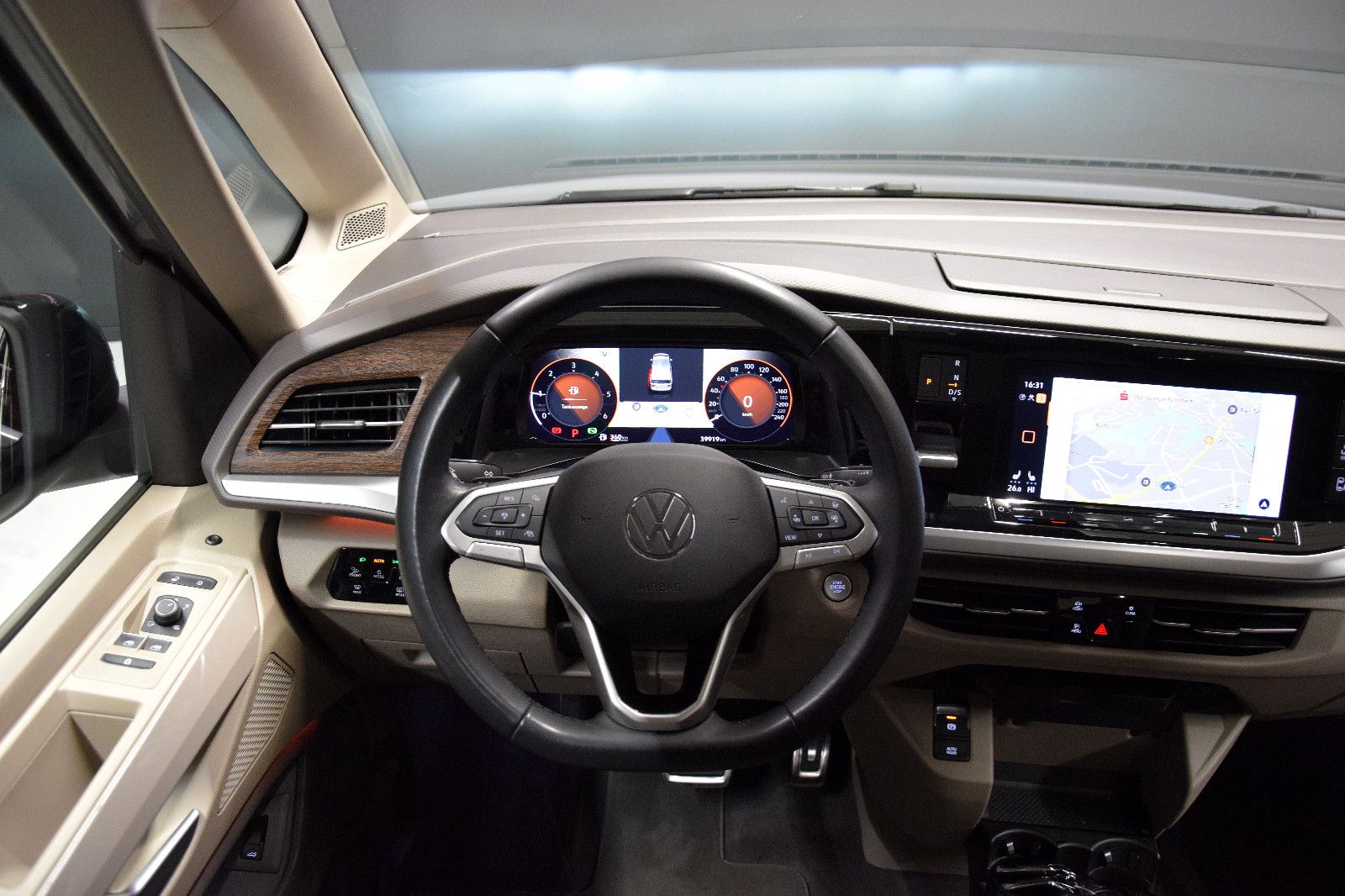 Fahrzeugabbildung Volkswagen T7 Multivan Style 7-Sitze Easy-Open Panorama ACC