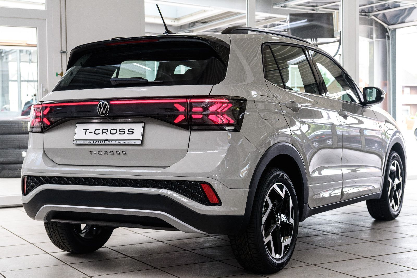 Fahrzeugabbildung Volkswagen T-Cross 1.0 TSI R-Line+DSG+Kamera+AHK+GJ-Reifen