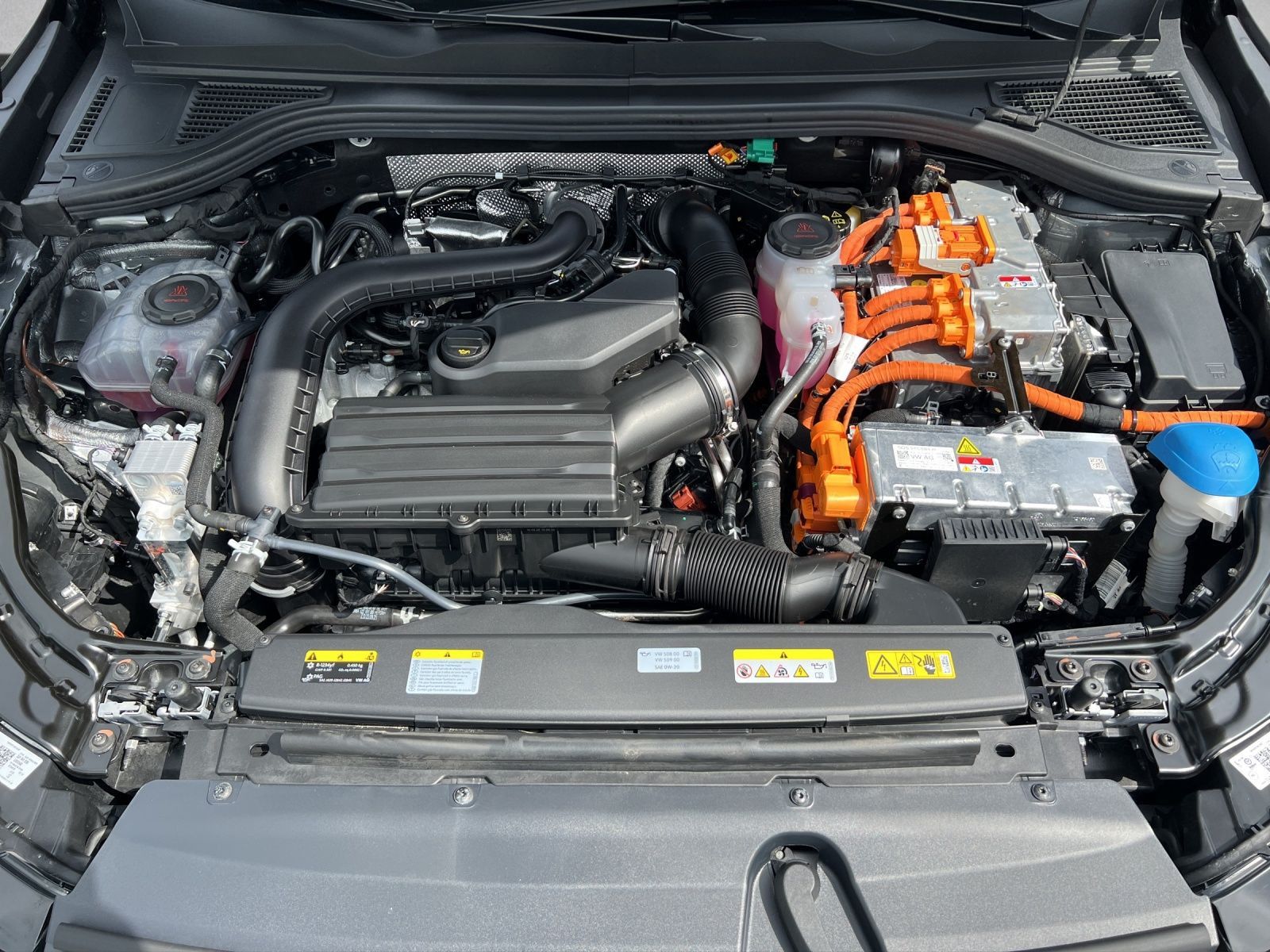 Passat R-Line 1,5 l eHybrid OPF 130 kW ( 177 PS)