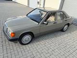 Mercedes-Benz 190 E - Mercedes-Benz 190 aus 1989: 190e