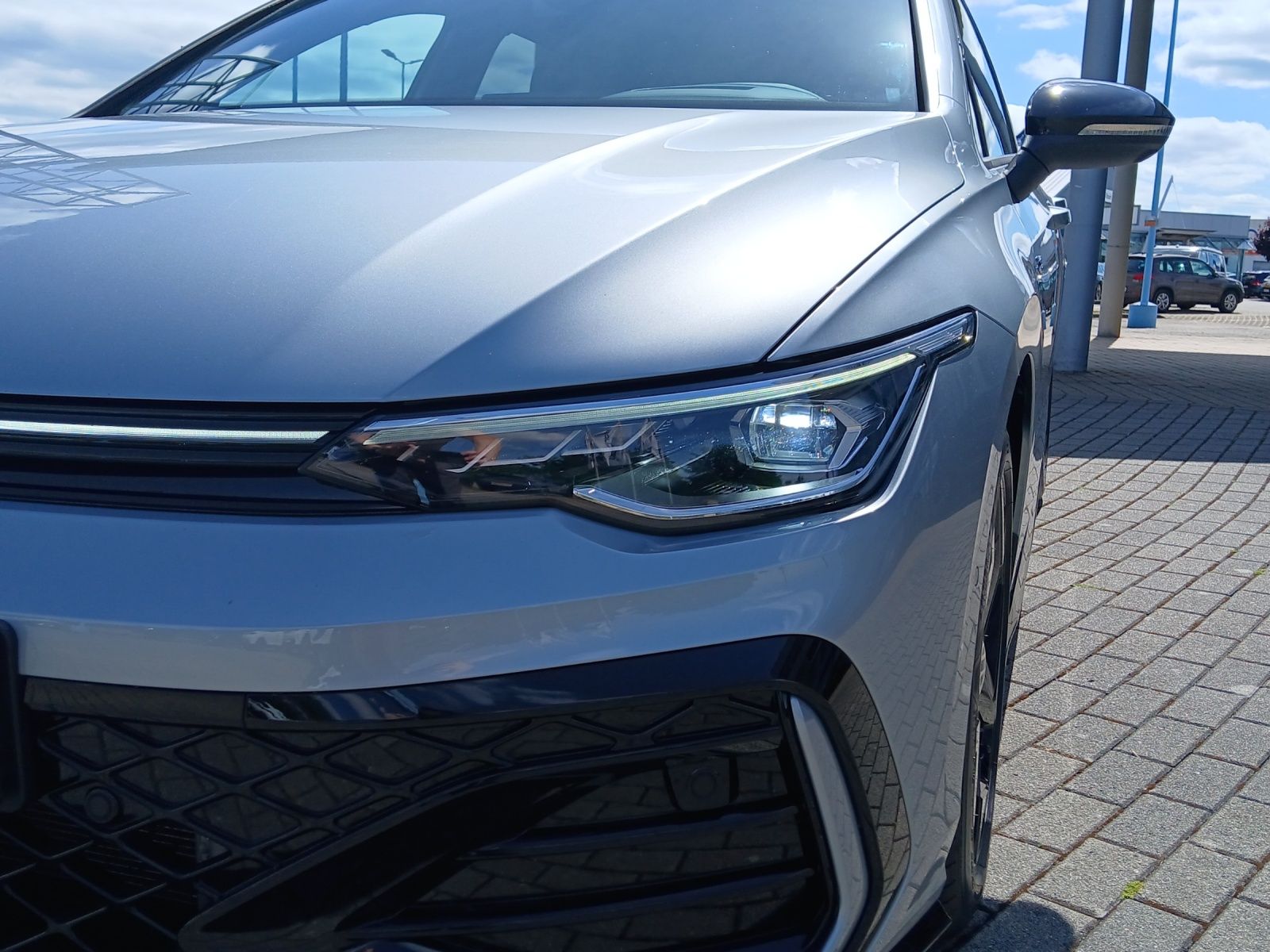 Fahrzeugabbildung Volkswagen Golf VIII TSI R-Line DSG LED AHK Navi HUD ACC RF