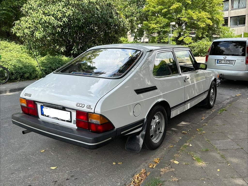 Saab 900