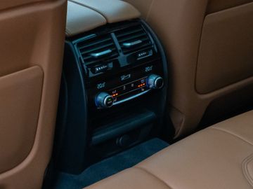 Fahrzeugabbildung BMW 540i xDr Tour Luxury Line HI-FI HUD DAB Panorama