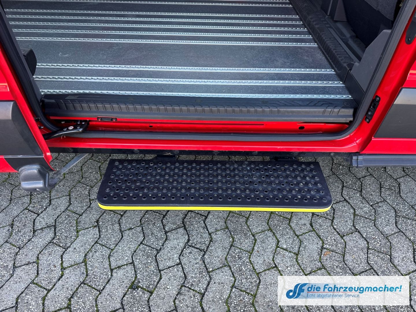 Fahrzeugabbildung Ford Transit Kombi 350 L3 Trend Behindertengerecht*74
