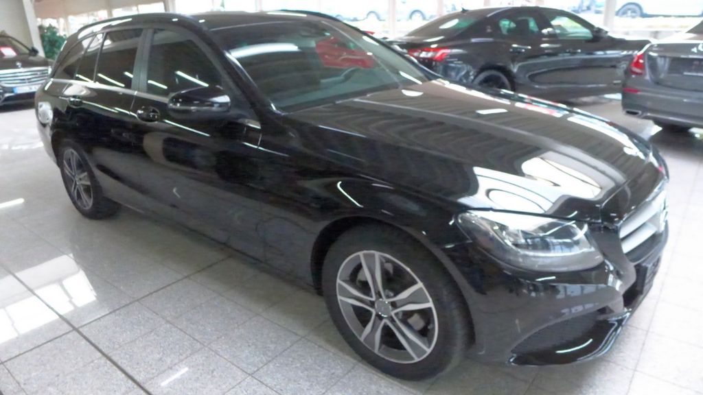 Image of Mercedes-Benz C 220