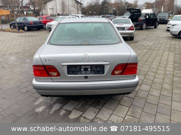 Mercedes E 200 - 5