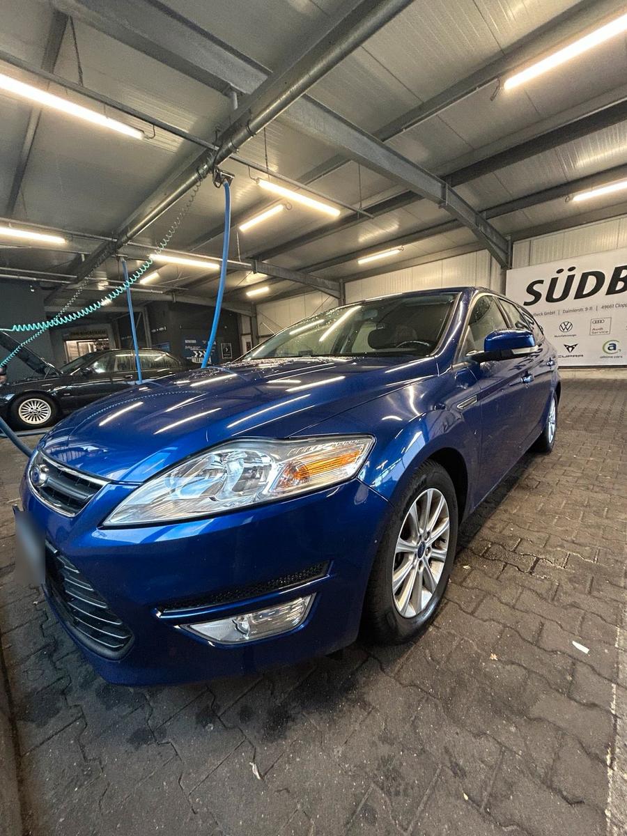 Ford Mondeo 2014 — вигляд ззаду
