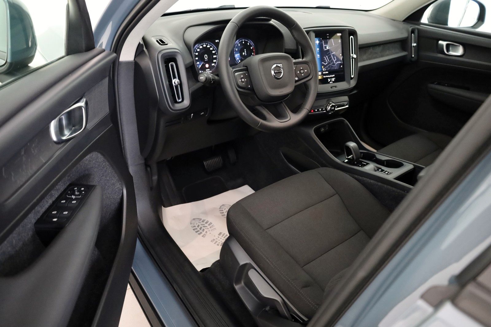 Fahrzeugabbildung Volvo XC40 Momentum Core,Navi,LED,PDC,DAB