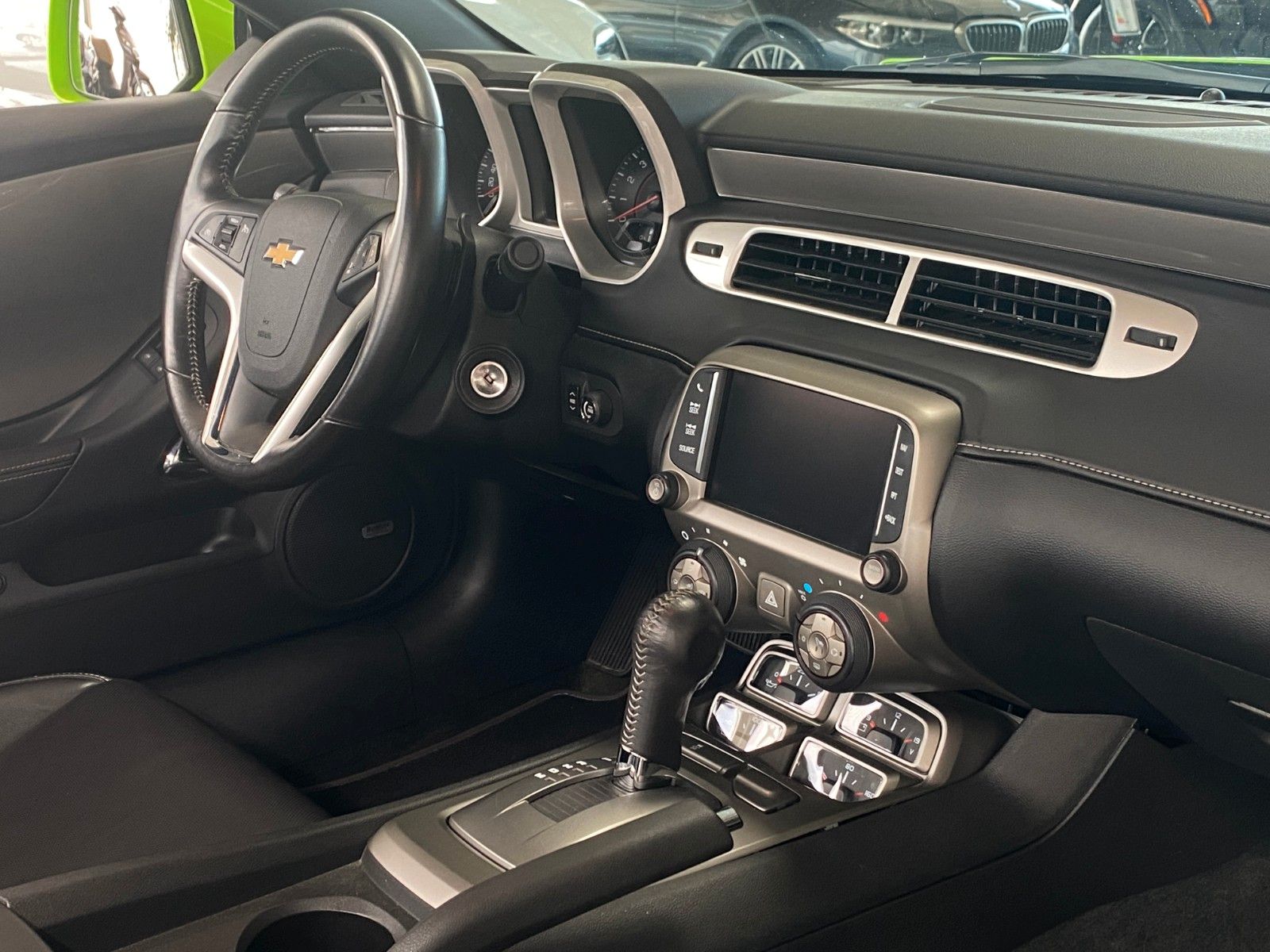 Fahrzeugabbildung Chevrolet Camaro 6.2 V8 Coupe Autom. "Xenon Kamera Leder"