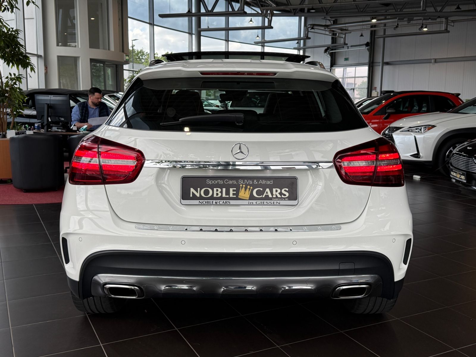 Fahrzeugabbildung Mercedes-Benz GLA 250 4Matic AMG Line AHK PANO 360°