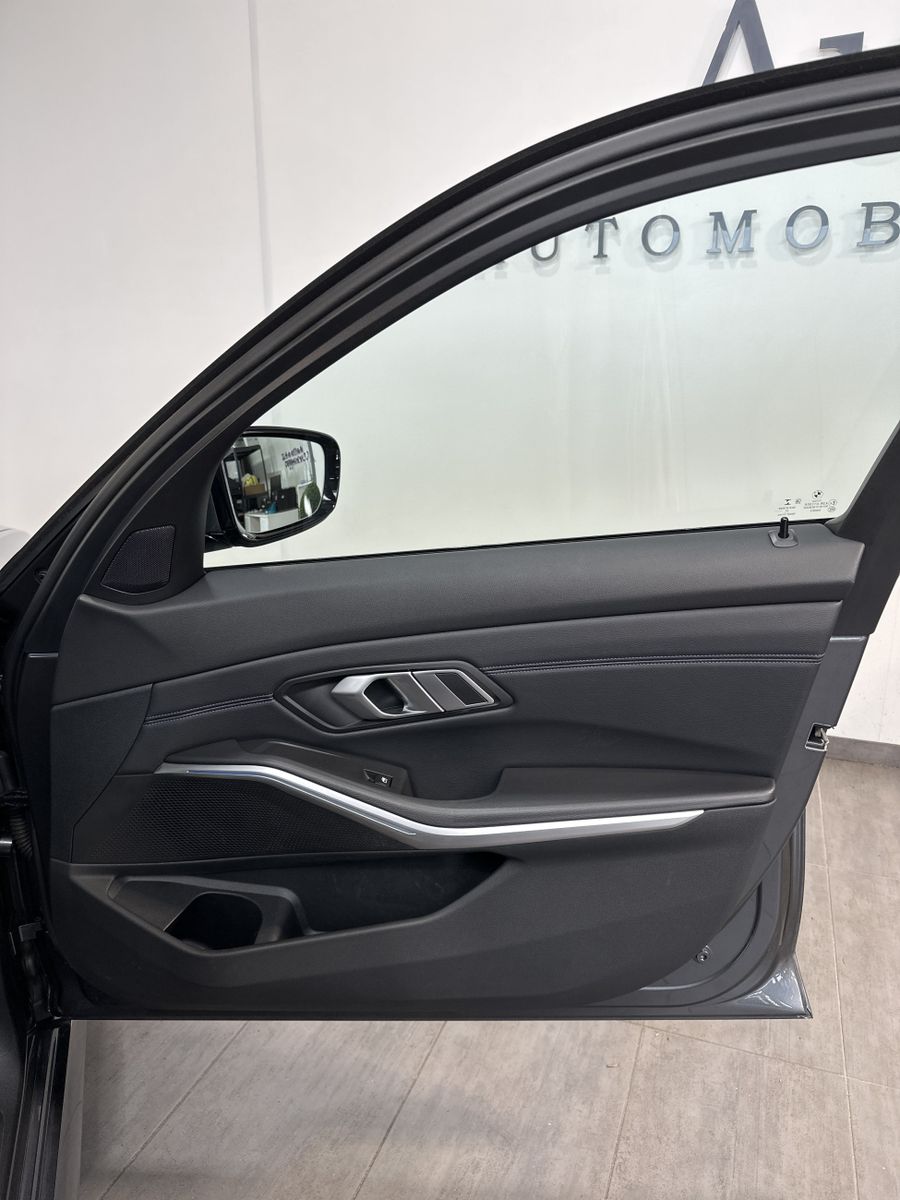 Fahrzeugabbildung BMW 330e Touring xD M-Sport NAV+LASER+PANO+HEADUP+VC