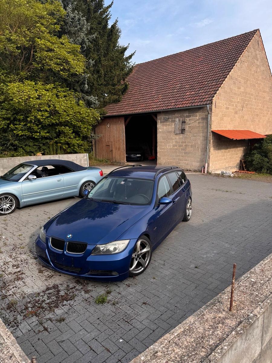 BMW 318 2007 — rear view