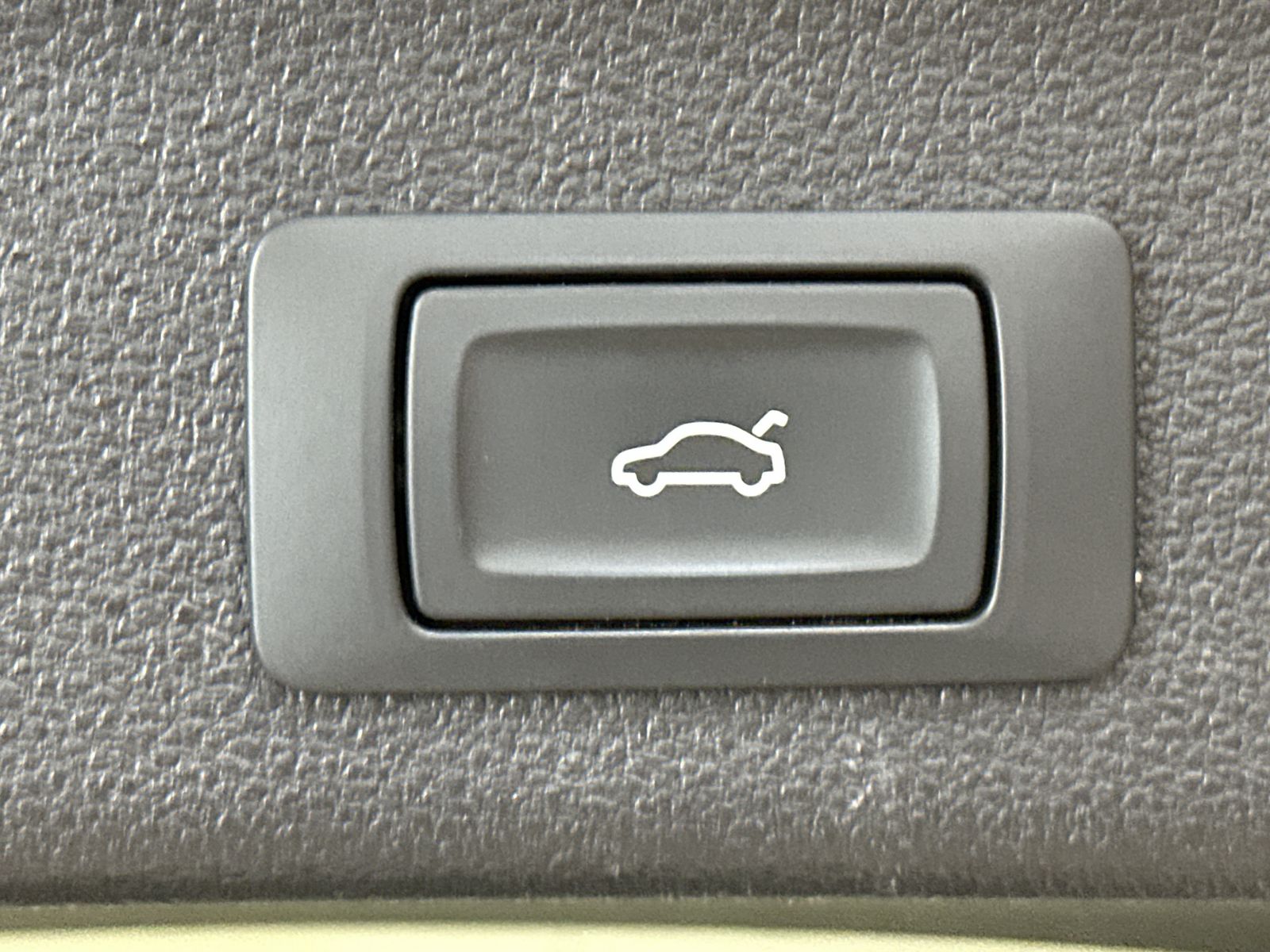 Fahrzeugabbildung Audi A6 Avant 50 TFSI e Qu S-Line NAV+LED+VCOCK+20ZO