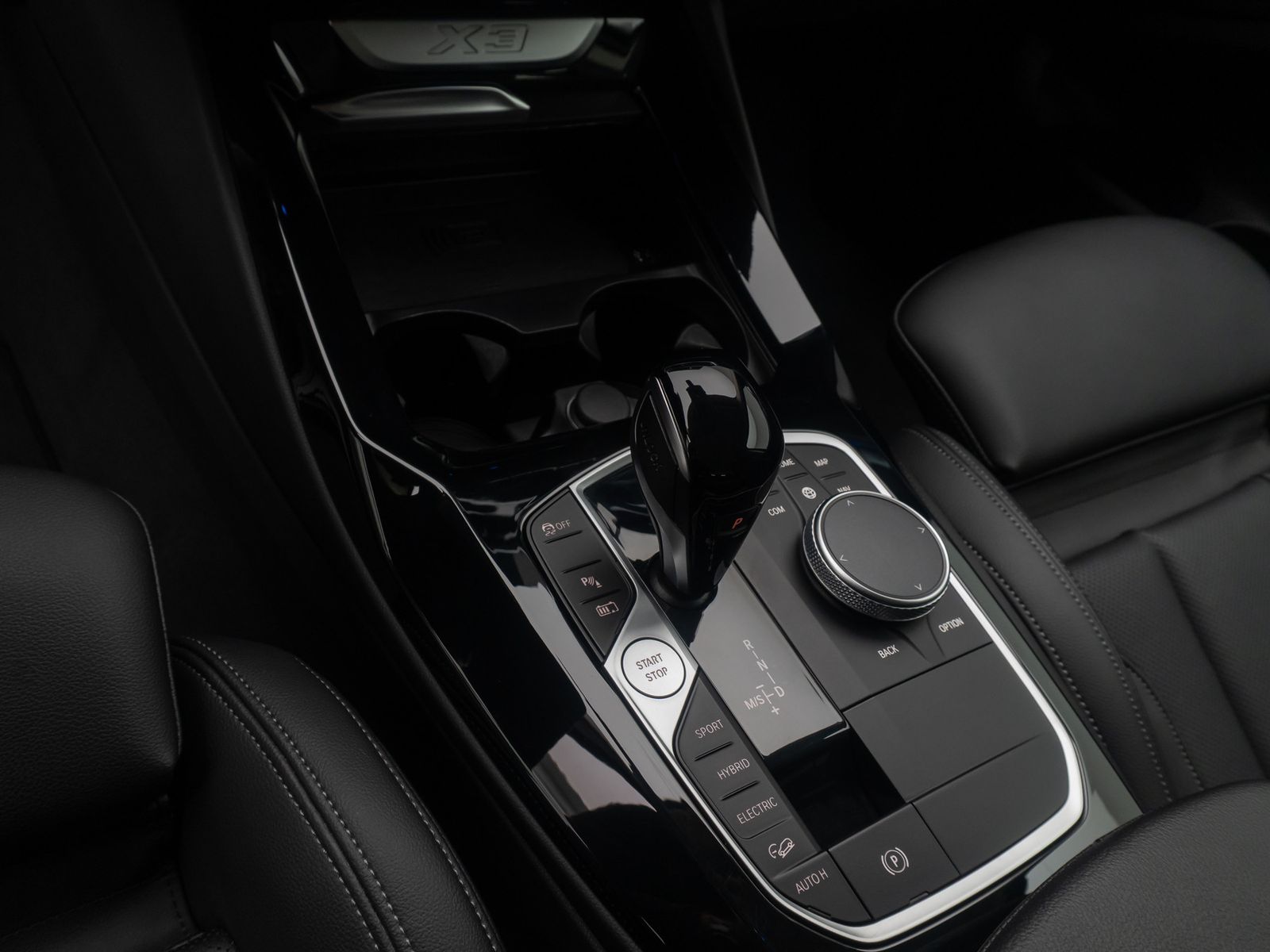 Fahrzeugabbildung BMW X3 xD30e Sport HUD DAB Kamera AHK Alarm 18Zoll