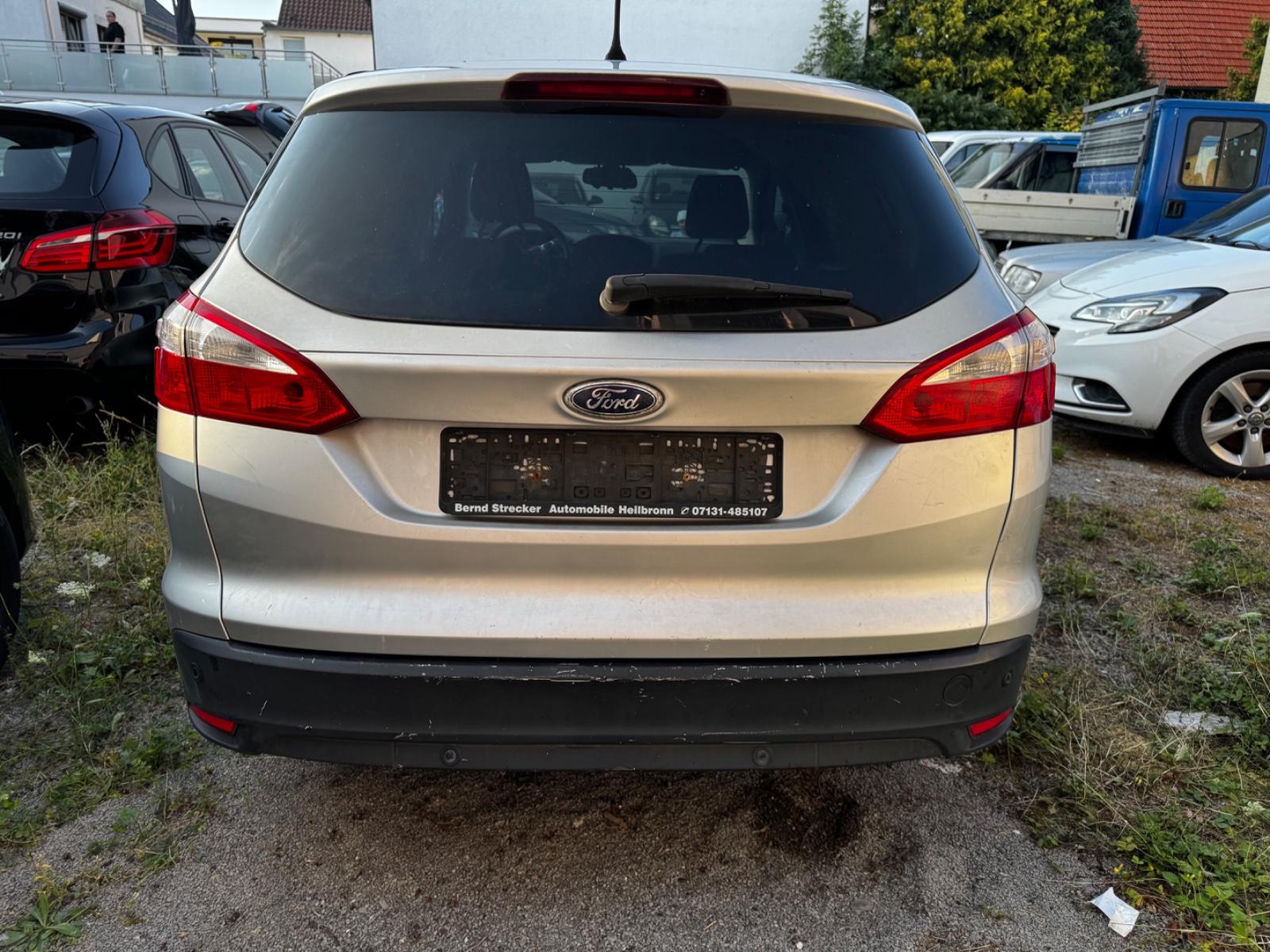 Ford Focus 2012 — вигляд ззаду