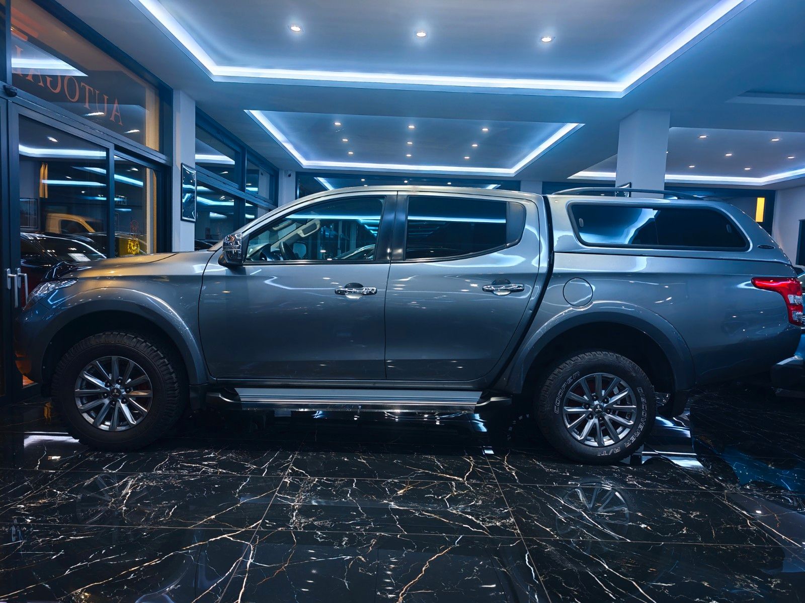 MITSUBISHI L200