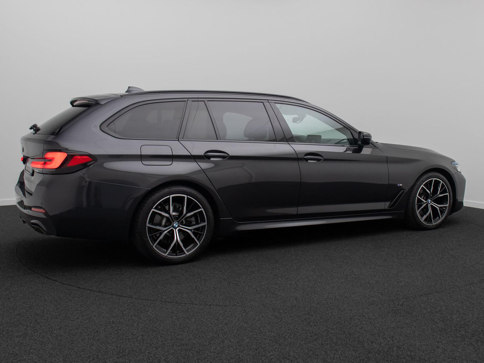 Fahrzeugabbildung BMW 520d xD M Sport Panoram Kamera Laser HUD H/K 19"
