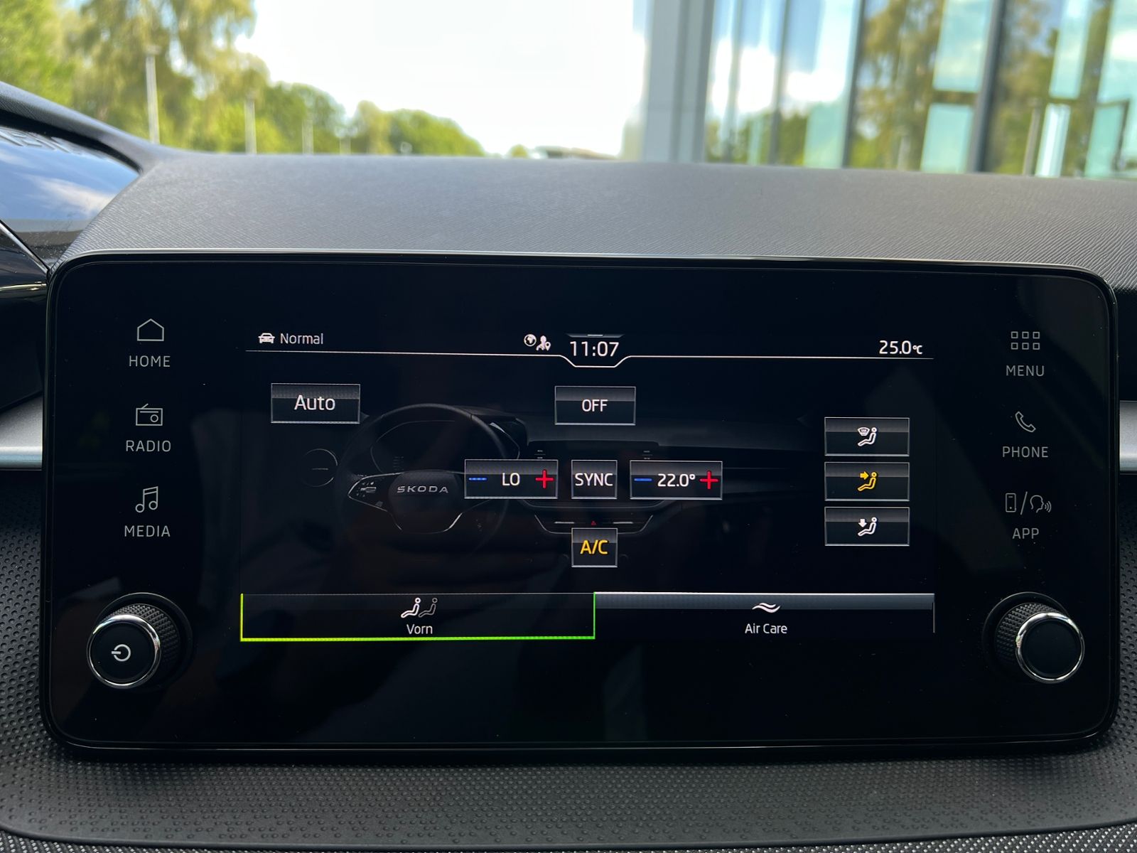 Fahrzeugabbildung SKODA Fabia Selection Tour 1.0 TSI *Vorb. AHK, LED, Ka