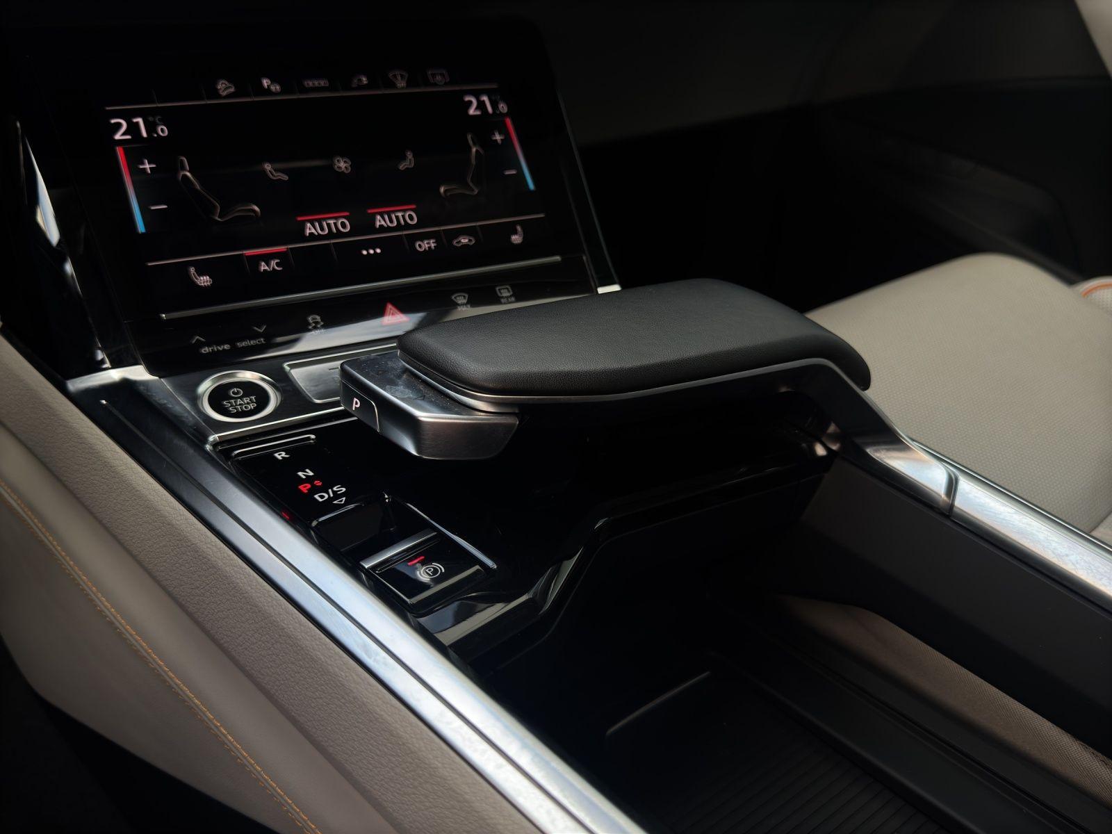 Audi e-tron 55 S LINE BLACK LM21 PANO KONTURSITZE, миниатюра 11