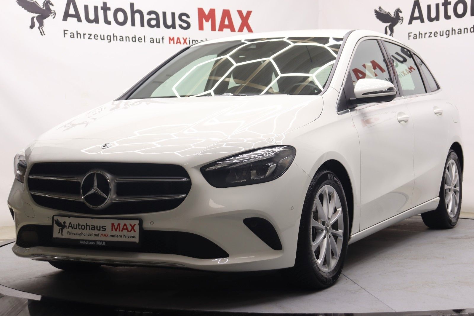 MERCEDES-BENZ B 180~SZH~Tempomat~Widescreen~Navi~MFL~PDC~LED