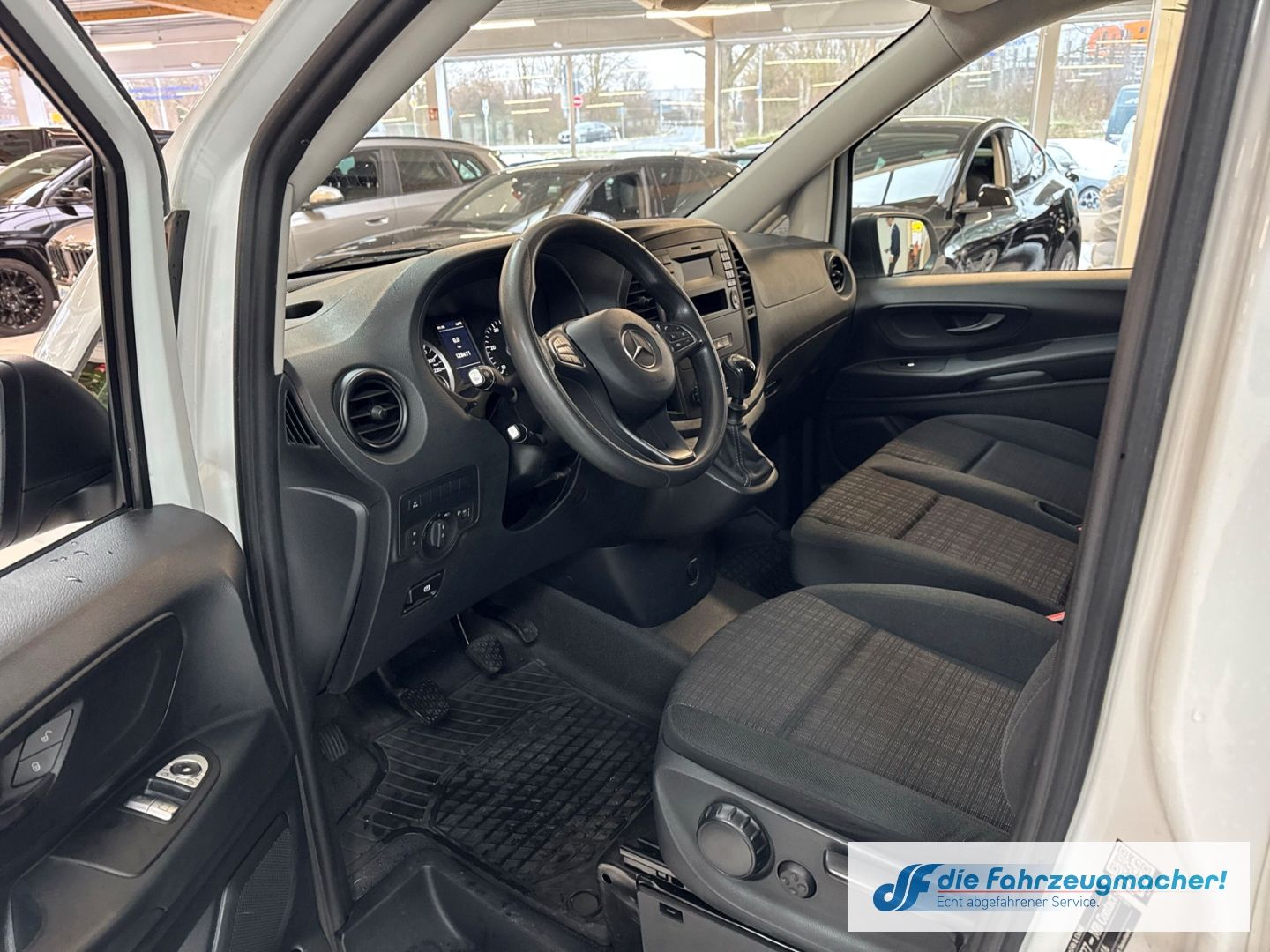 Fahrzeugabbildung Mercedes-Benz Vito Kasten 114 CDI BT RWD extralang AHK Parkle
