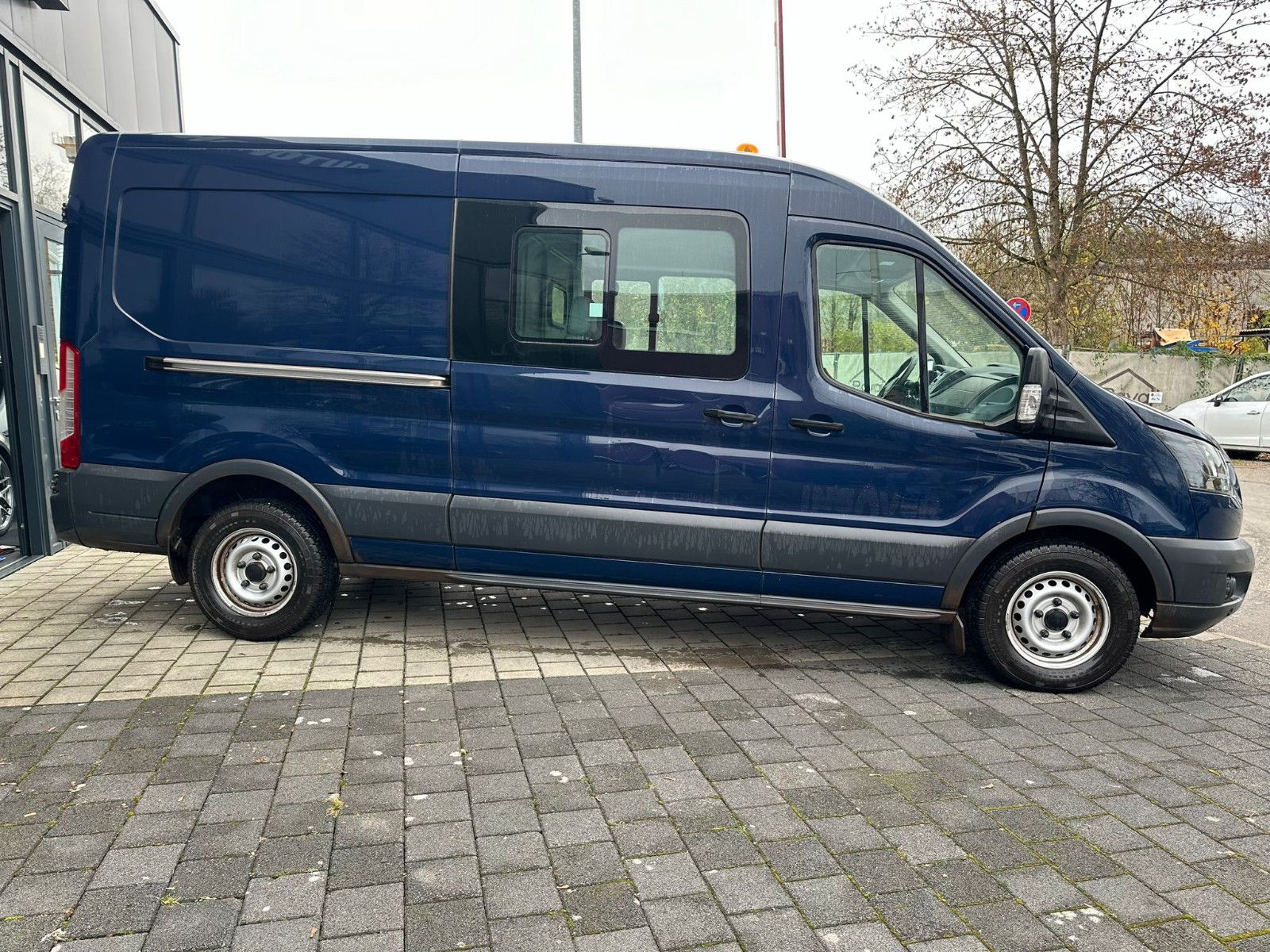 Fahrzeugabbildung Ford Transit 350 L3H2 DOPPELKABINE *6 SITZE*LEDER*