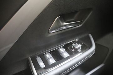 Fotografie 17 des Opel Astra 1.2 Turbo Automatik GS