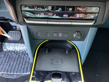 Fiat Grande Panda La Prima Elektro SHZ LHZ LED NAV