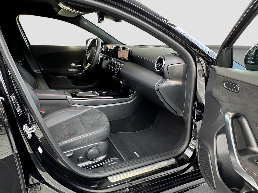 Fahrzeugabbildung Mercedes-Benz A 200 Kompaktlimousine AMG Line*Night Paket*LED