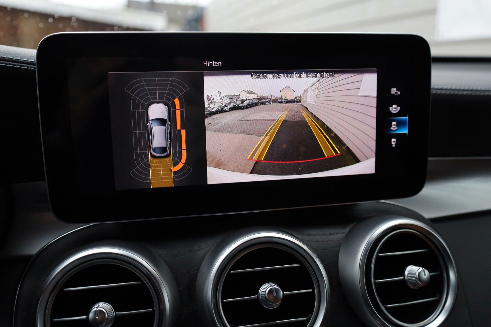 Fahrzeugabbildung Mercedes-Benz GLC 300e 4M Coupe AMG Leder,Navi,LED,Park Paket