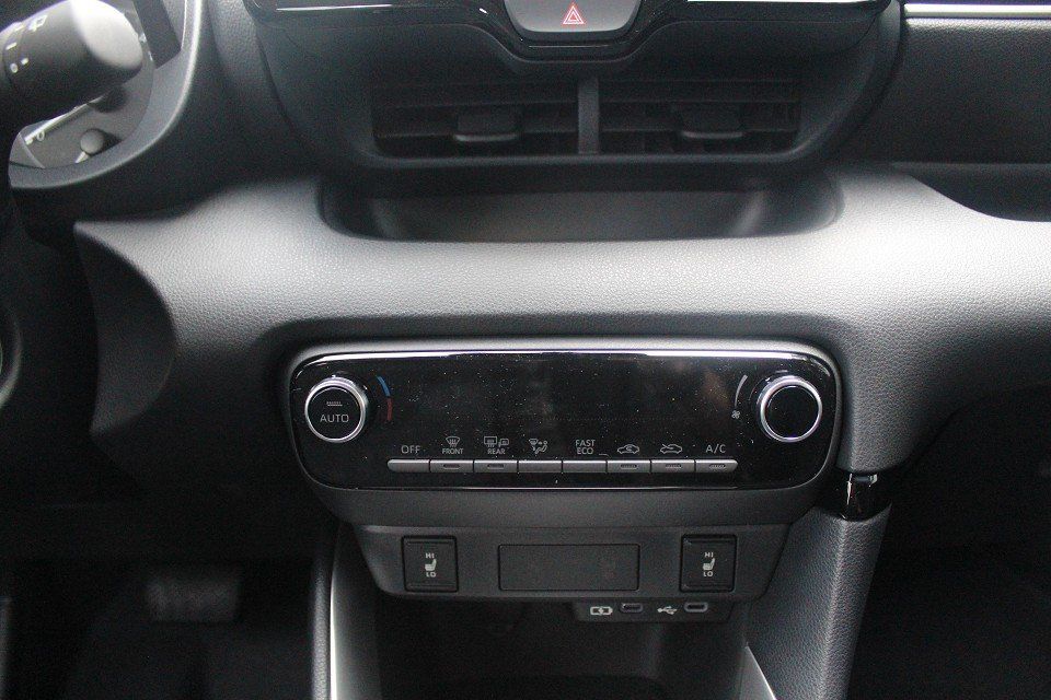 Fahrzeugabbildung Mazda 2 Hybrid Centre-Line 1.5L VVT-i 116 PS CVT ACAA