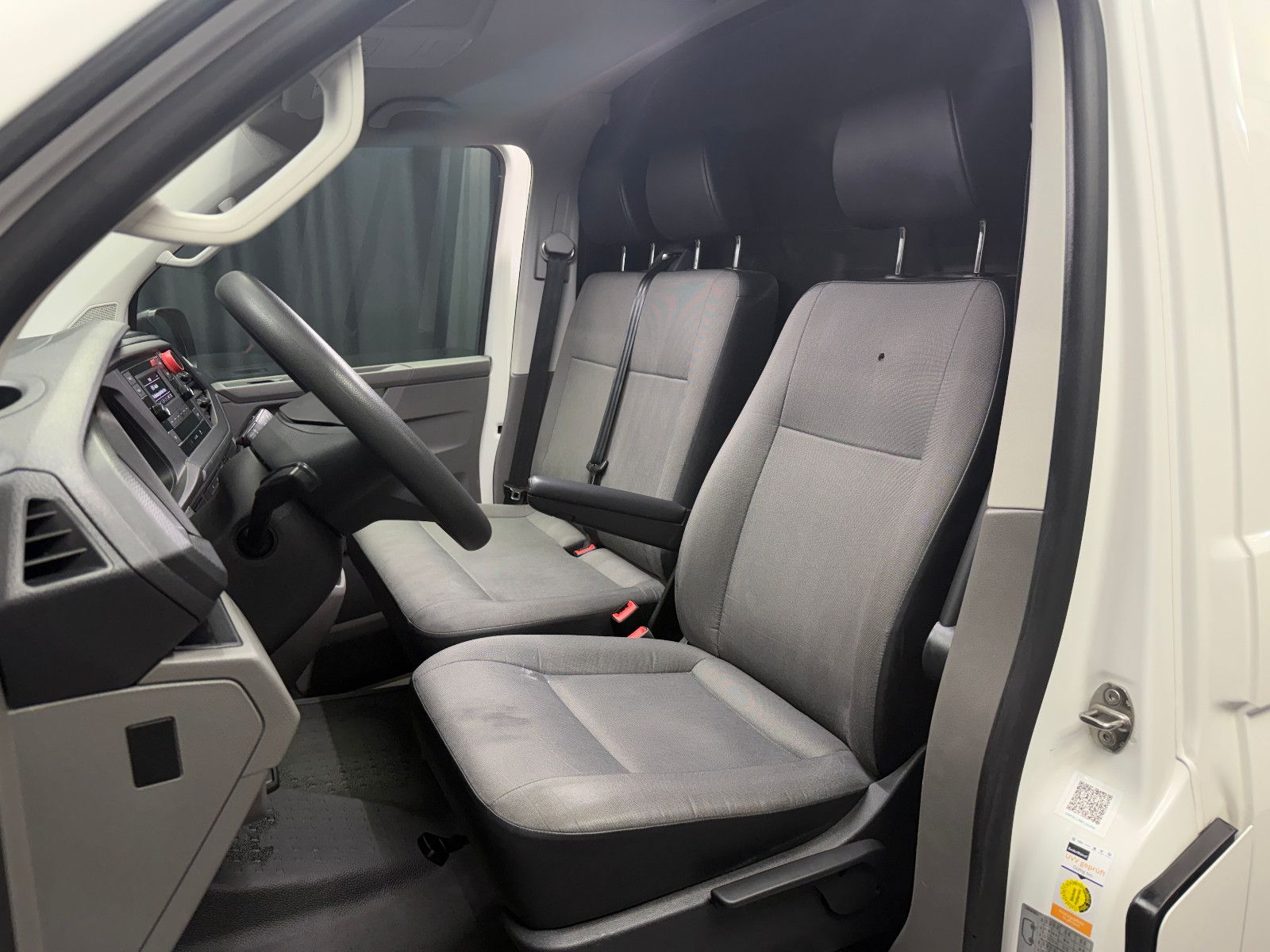 Fahrzeugabbildung Volkswagen T6.1 Transporter Kasten lang FWD|AC|PDC