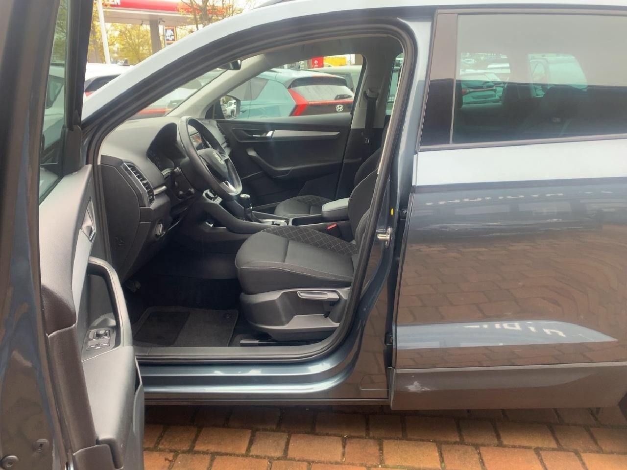 Fahrzeugabbildung SKODA Karoq Ambition Navi* SHZ* Tempomat*